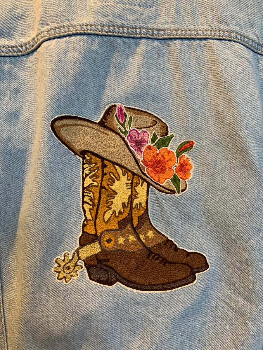 Chainstitch embroidery on garment